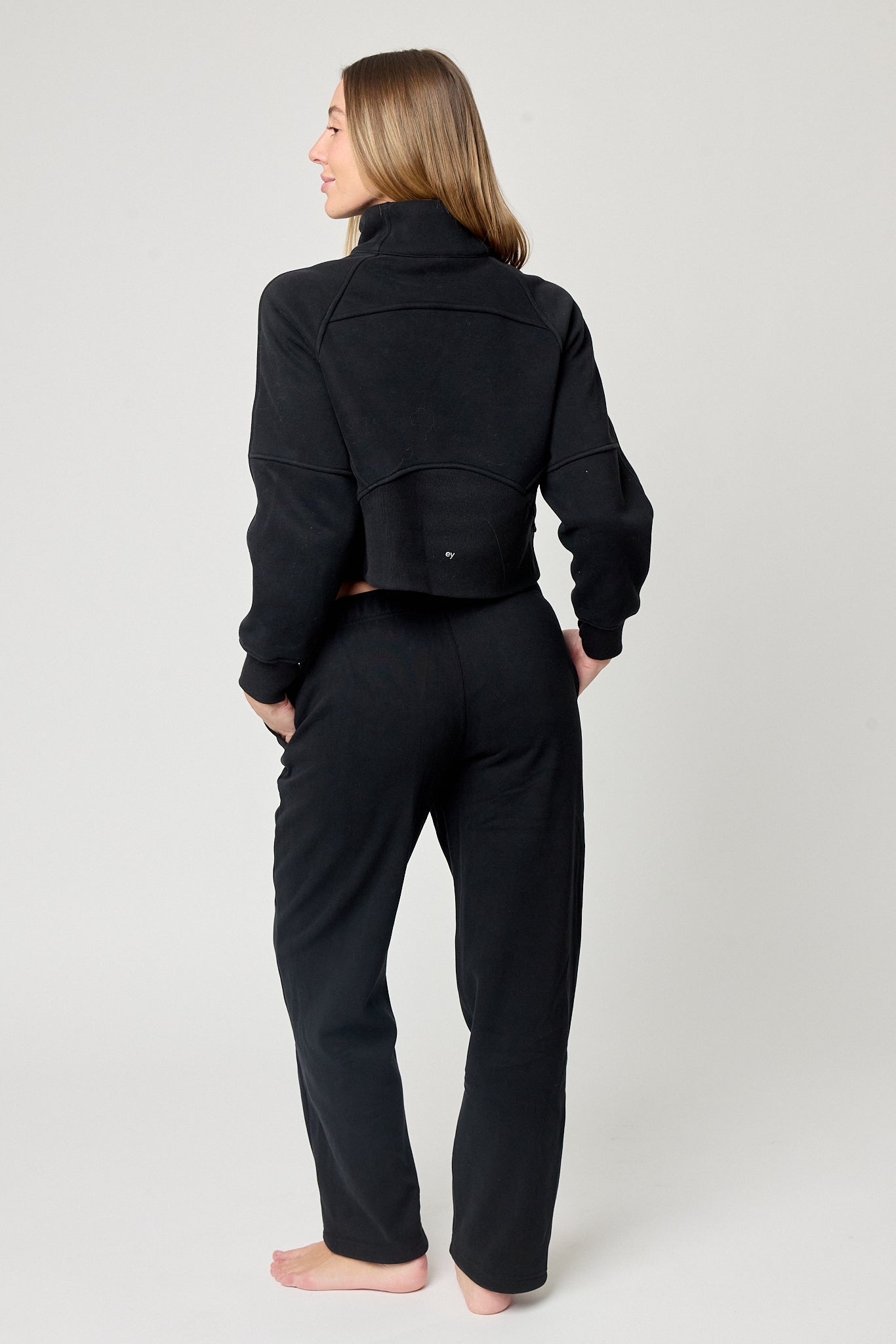 Essential Studio Jogger Black